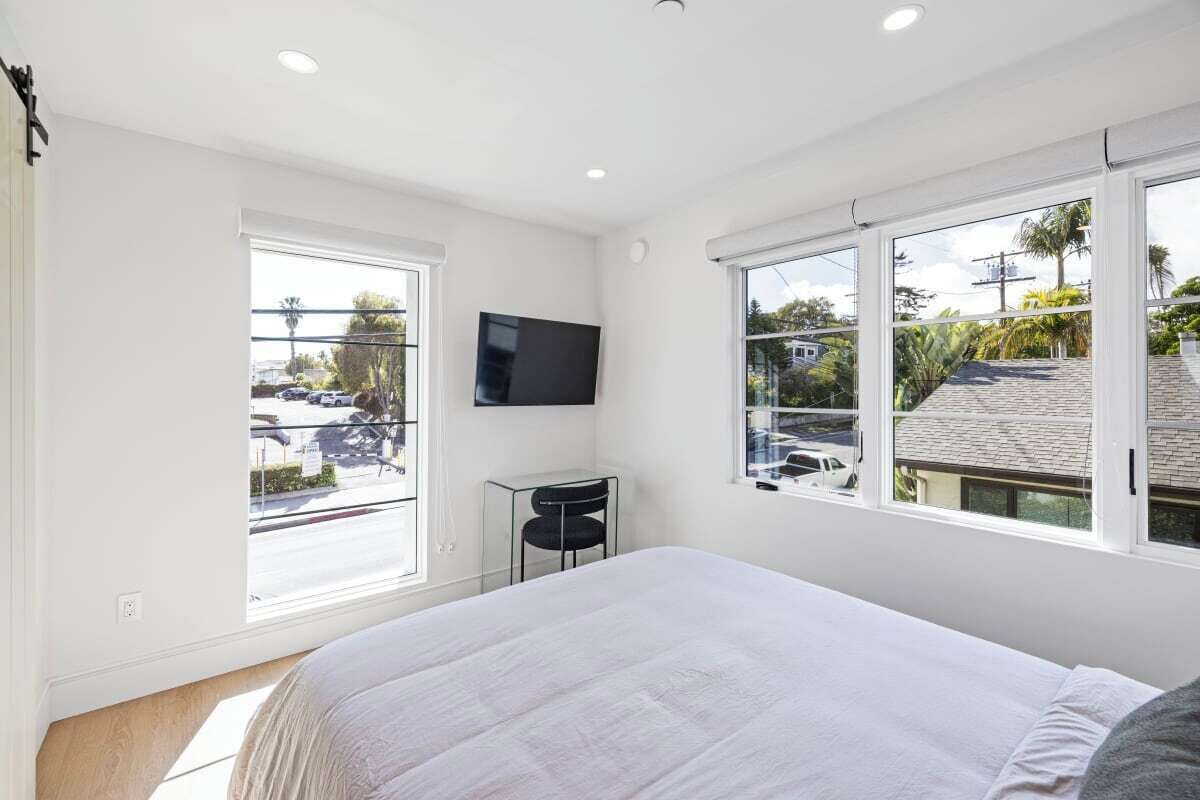 Escrivaninha, ferros/tábuas de passar roupa, berço de viagem, Wi-Fi