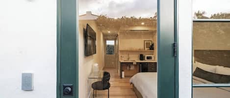 Escrivaninha, ferros/tábuas de passar roupa, berço de viagem, Wi-Fi