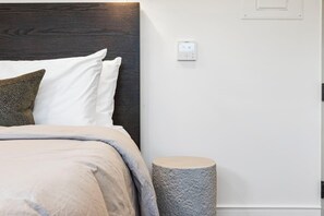 Iron/ironing board, travel crib, WiFi, bed sheets