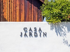 Exterior detail - Casa Jardin Unit 7-Boutique Suite in Downtown Santa Barbara (Santa Barbara)
