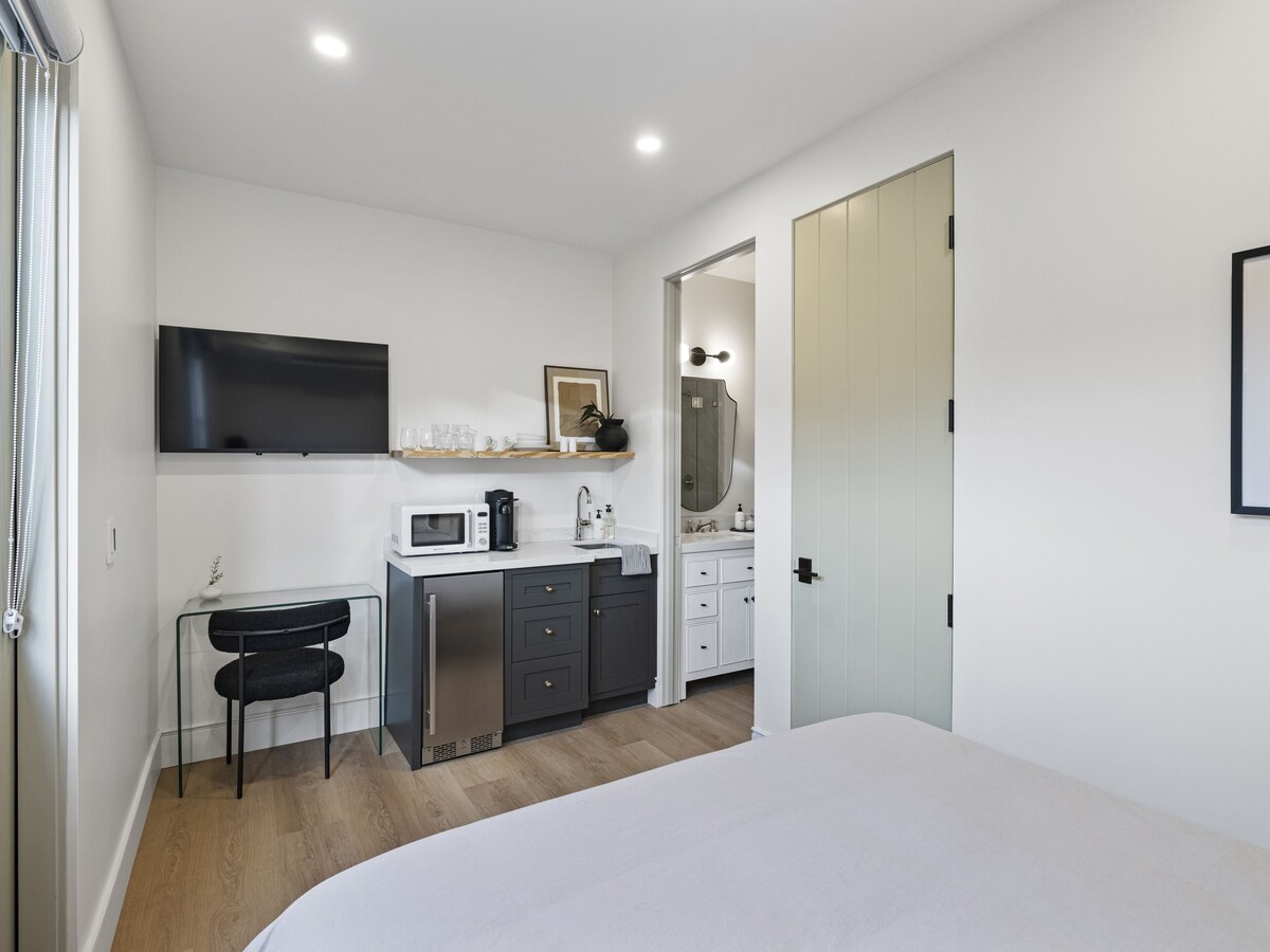 Casa Jardin Unit 6-Boutique Suite in Downtown Santa Barbara