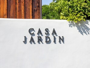 Exterior detail - Casa Jardin Unit 5-Boutique Suite in Downtown Santa Barbara (Santa Barbara)