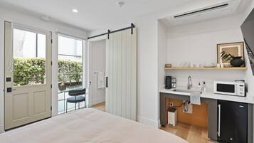 Desk, iron/ironing board, travel cot, WiFi