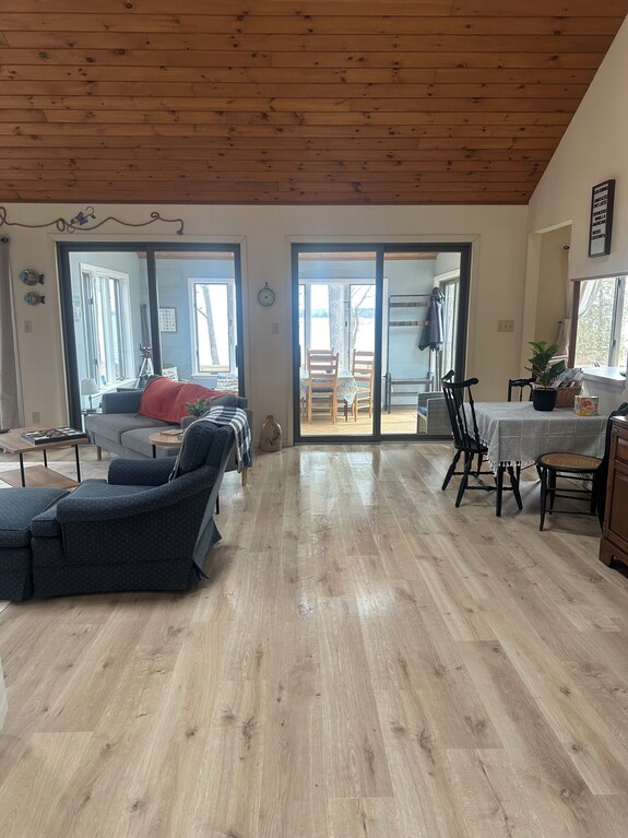 4 Bedroom 2 Bathroom Entire Home With Walk-in Lake Access - Plattsburgh, NY