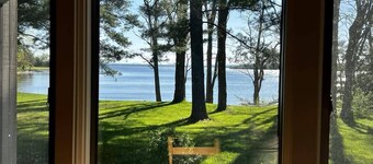 4 Bedroom 2 Bathroom Entire Home with Walk-In Lake Access