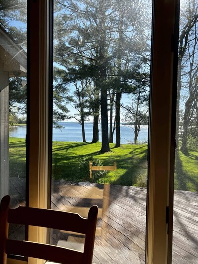 4 Bedroom 2 Bathroom Entire Home with Walk-In Lake Access