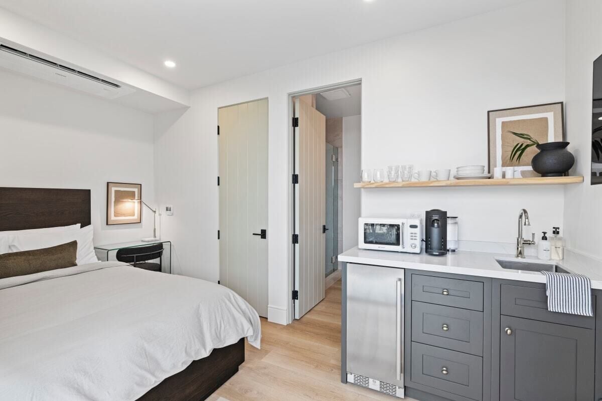 Desk, iron/ironing board, travel crib, WiFi