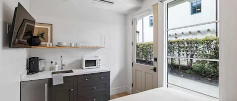 Skrivebord, strykejern/-brett, wi-fi og sengetøy