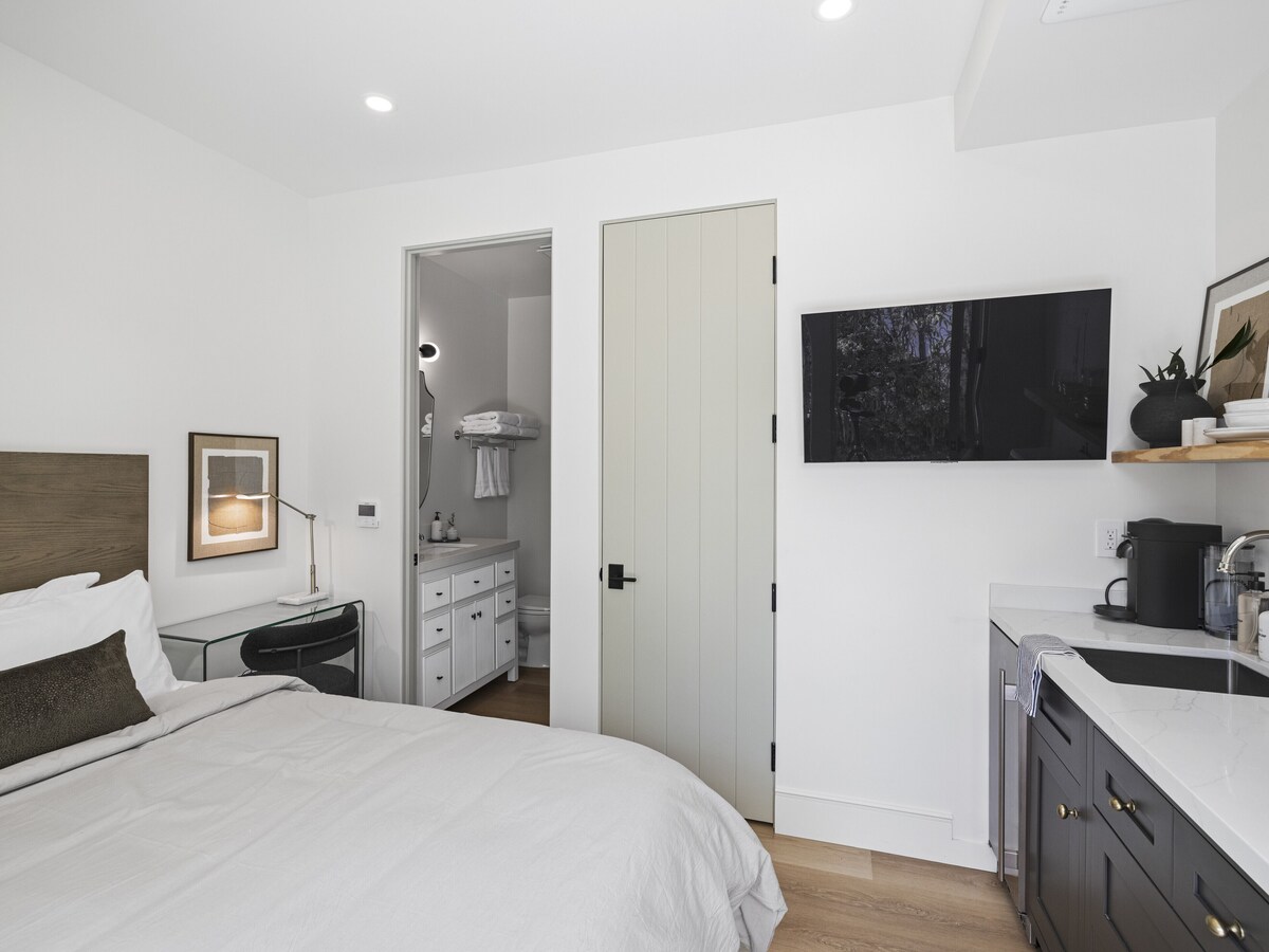 Casa Jardin Unit 1-Boutique Suite in Downtown Santa Barbara