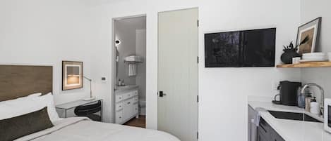 書桌、熨斗/熨衫板、Wi-Fi、床單