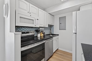 Coffee/tea maker, fridge, microwave, oven - Huge Corner Balcony |Sunrise Ocean Views|Pool 407 (Virginia Beach)