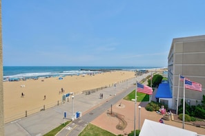 Beach nearby - Huge Corner Balcony |Sunrise Ocean Views|Pool 407 (Virginia Beach)