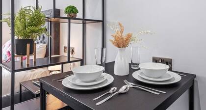 Modern Serviced Studio Flat Near Central London