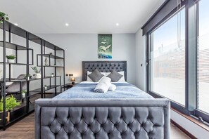 1 slaapkamer, een strijkplank/strijkijzer, wifi, beddengoed