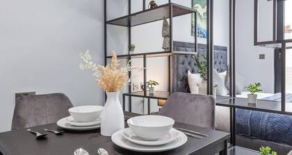 Serviced Modern Luxury Flat near Central London