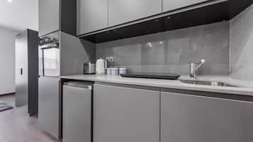 Refrigerador, microondas, horno, placa de cocina