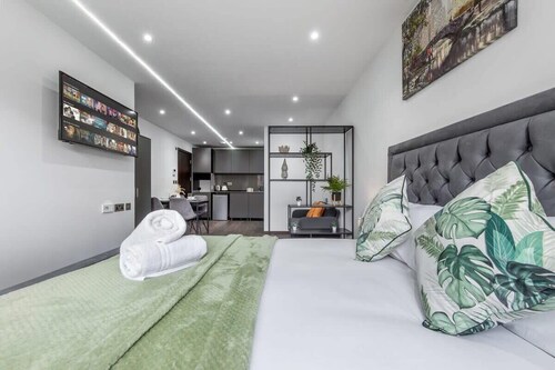 Luxury Flat in North West London