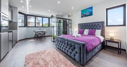 Luxury Modern Flat near Central London
