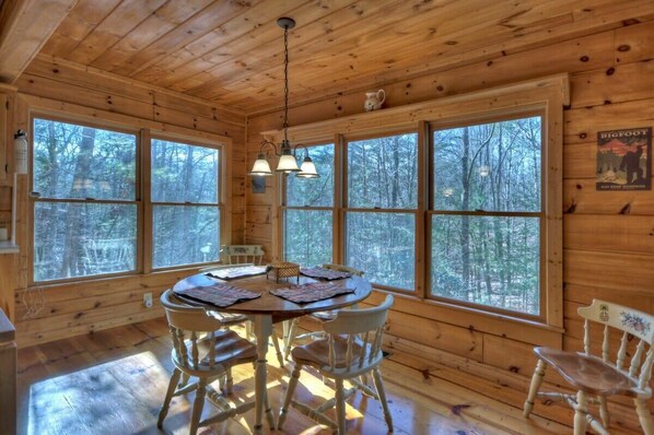 Dining - The Wander Inn | Free Night Offer! (Blue Ridge)