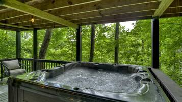 Tina de hidromasaje al aire libre