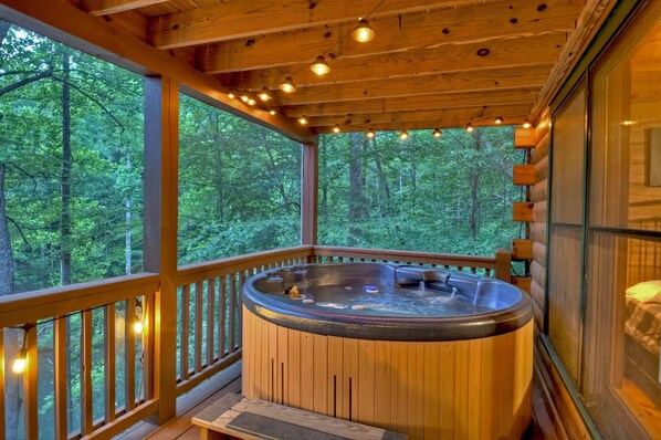 Outdoor spa tub