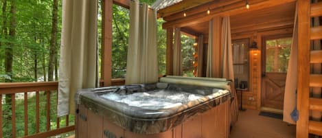Outdoor spa tub