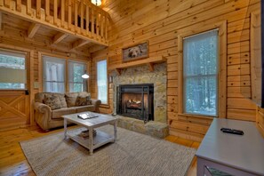 Televisión y chimenea 