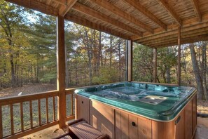 Bañera de hidromasaje al aire libre