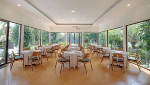 Business center - Nirvana Hotel Resort Tetebatu (Tetebatu)