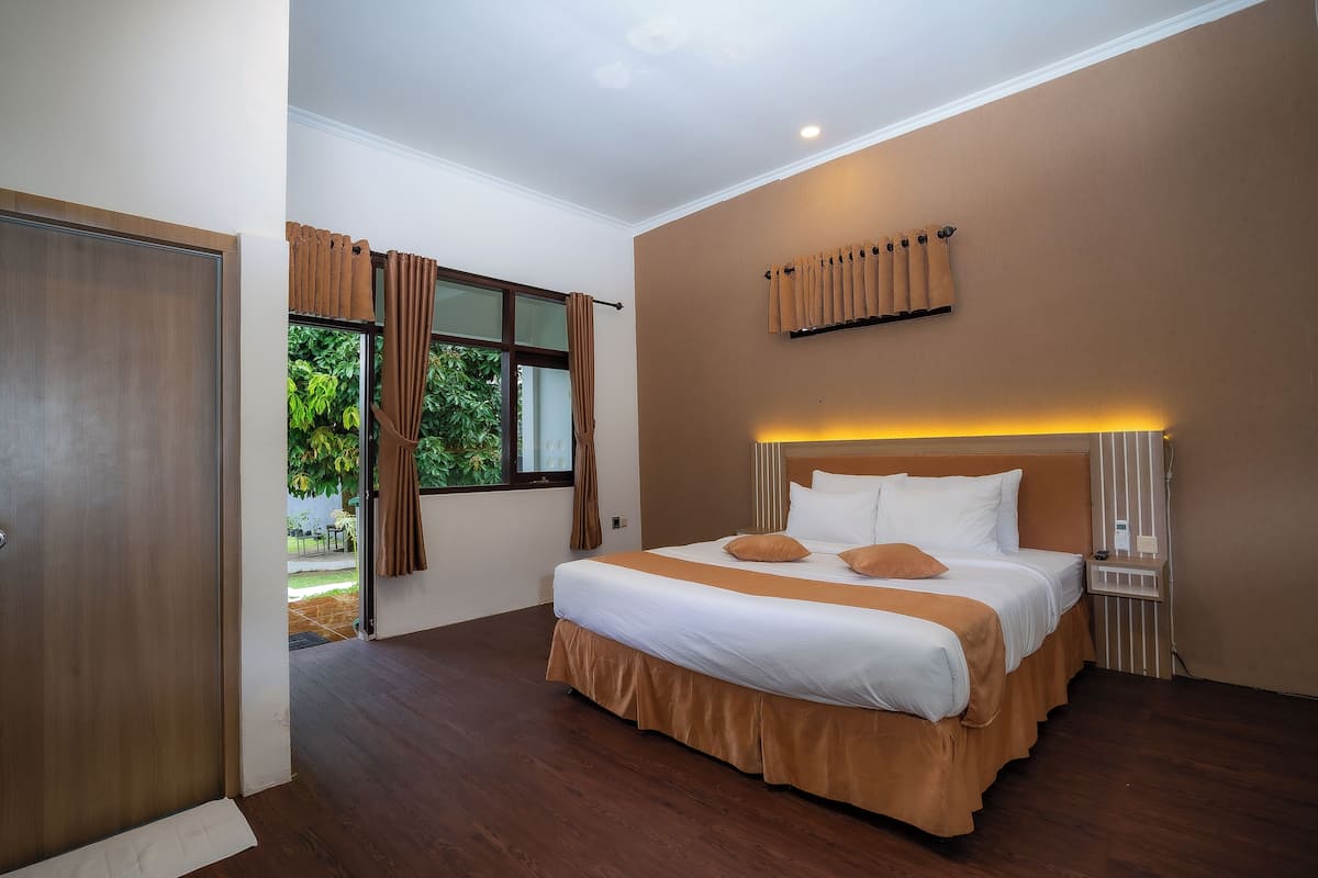 1 bedroom, premium bedding, Select Comfort beds, desk