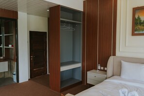 Ropa de cama de alta calidad, colchones Select Comfort y escritorio 