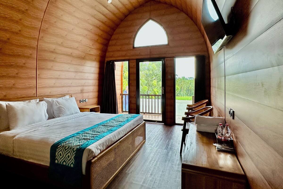 1 bedroom, premium bedding, Select Comfort beds, desk