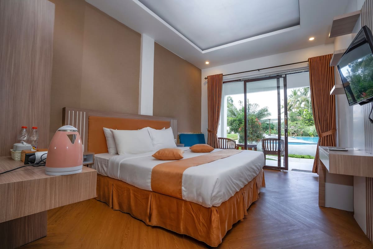 1 bedroom, premium bedding, Select Comfort beds, desk