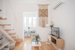 Loft | Living area - Liiiving in Porto-Secret Grove Mezzanine (Porto)