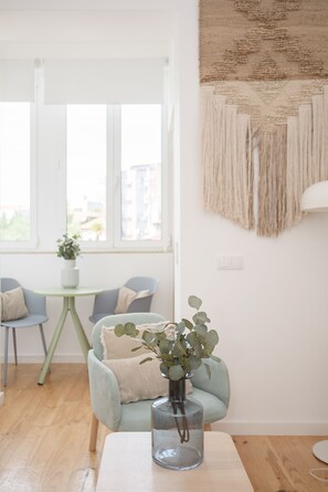 Loft | Living area - Liiiving in Porto-Secret Grove Mezzanine (Porto)