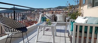Sea Aura . Apartment With Great View 5 Minutes to the Beach