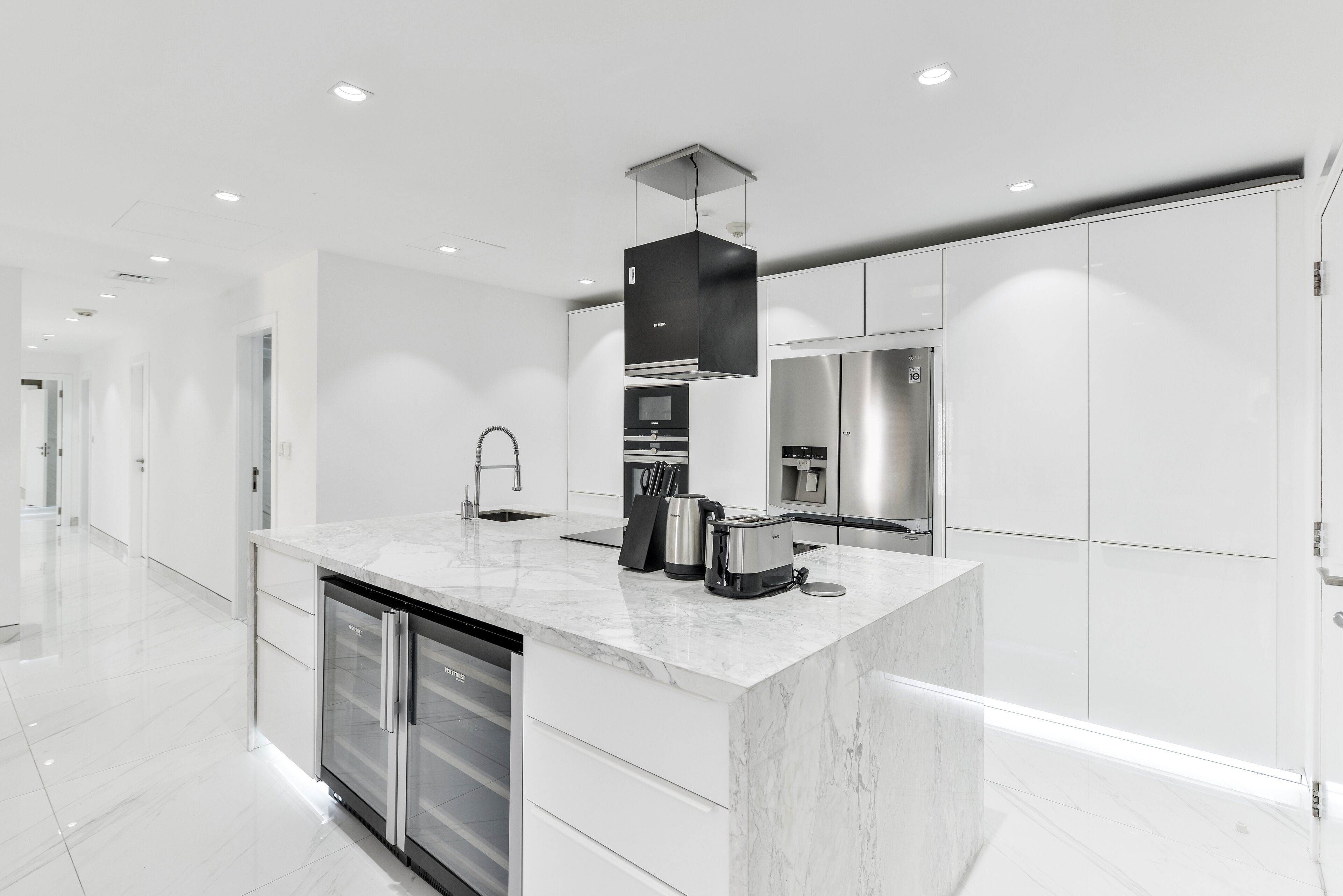 Luxury Apartment, 3 Bedrooms, Balcony, Marina View | Private kitchen | Full-size fridge, microwave, oven, stovetop