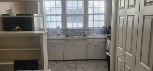 Serene Retreat: Charming 1BR/1BA Apt Close to DT