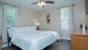 1 chambre, fer et planche Ă repasser, Wi-Fi gratuit, draps fournis