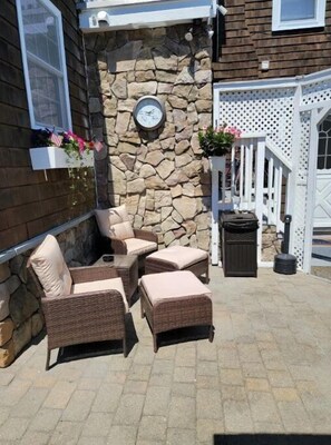 Terrace/patio - Cottage 200ft From Beach and Boardwalk ! (Hampton)