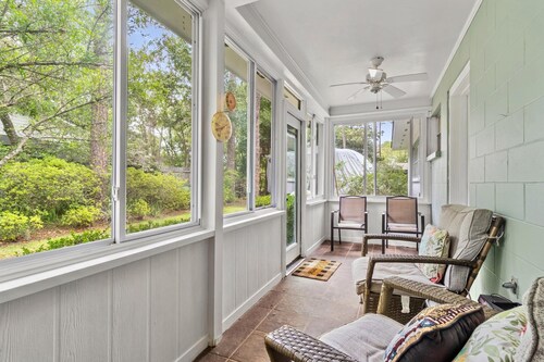 Expansive Forest Ridge Retreat in Central GNV