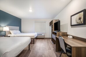 Desk, iron/ironing board, free WiFi, bed sheets - WoodSpring Suites Libertyville - Chicago (Libertyville)