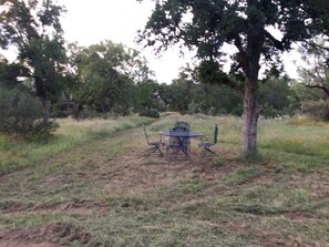 Outdoor dining - Moonstone Mountain (Burnet)