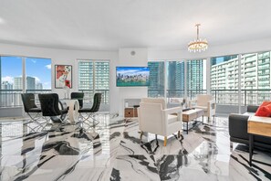 Smart TV - Luxury Corner Unit in Brickell (Miami)
