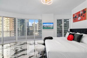 2 bedrooms, desk, iron/ironing board, WiFi - Luxury Corner Unit in Brickell (Miami)