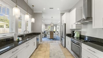 House, 5 Bedrooms, Private Pool | Private kitchen | Full-size fridge, microwave, oven, stovetop