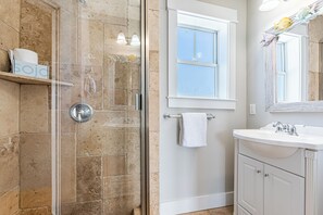 House, Multiple Beds, Patio, Ocean View (3BR 3.5BA - (9)) | Bathroom - Live Life (Miramar Beach)