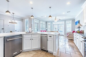 منزل - عدة أسرّة - برواق - بمنظر للمحيط (3BR 3.5BA - (9)) | مطبخ خاص | ثلاجة، ميكروويف، فرن، موقد طهي مسطح