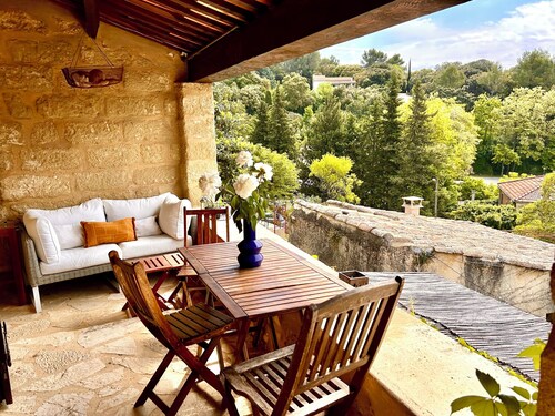 Mas  de charme authentique dans village provençal, piscine et belle vue