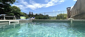 Mas de charme dans village provençal